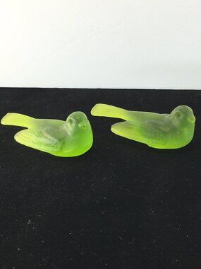 Vintage Westmoreland Green Mist Glass Wren Bird Figurine Collectible - Set of 2